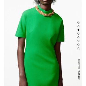 Short dress with high collar and short sleeves. Back hidden in-seam zip
closure.